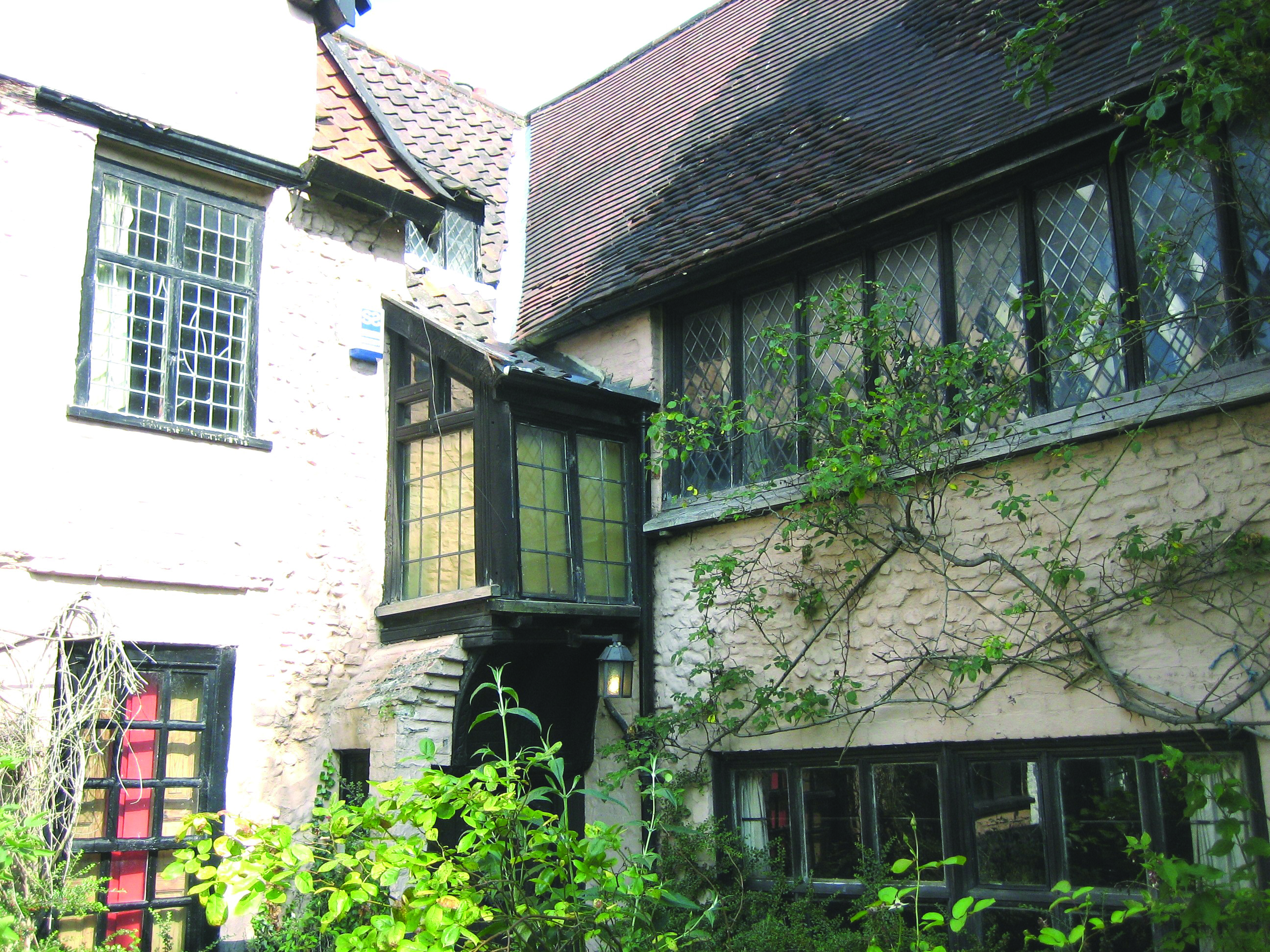 6-9 Ninham’s Court (Grade II*)